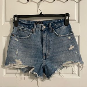 Abercrombie & Fitch Natural Rise Short size 6